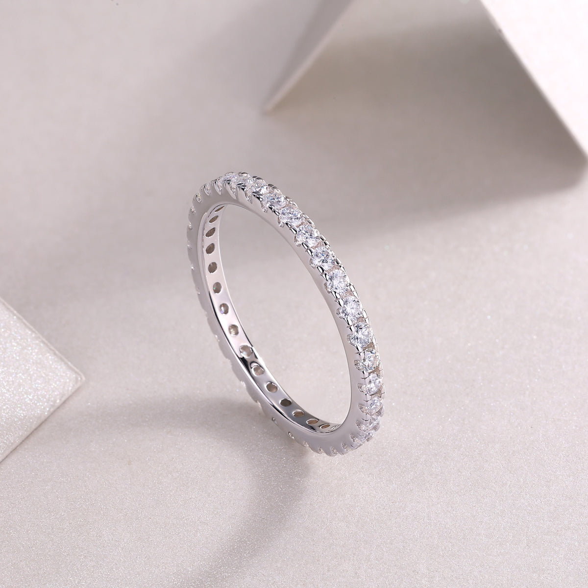 TAAZLUXE™ Eternity Ring with Moissanites - Silver