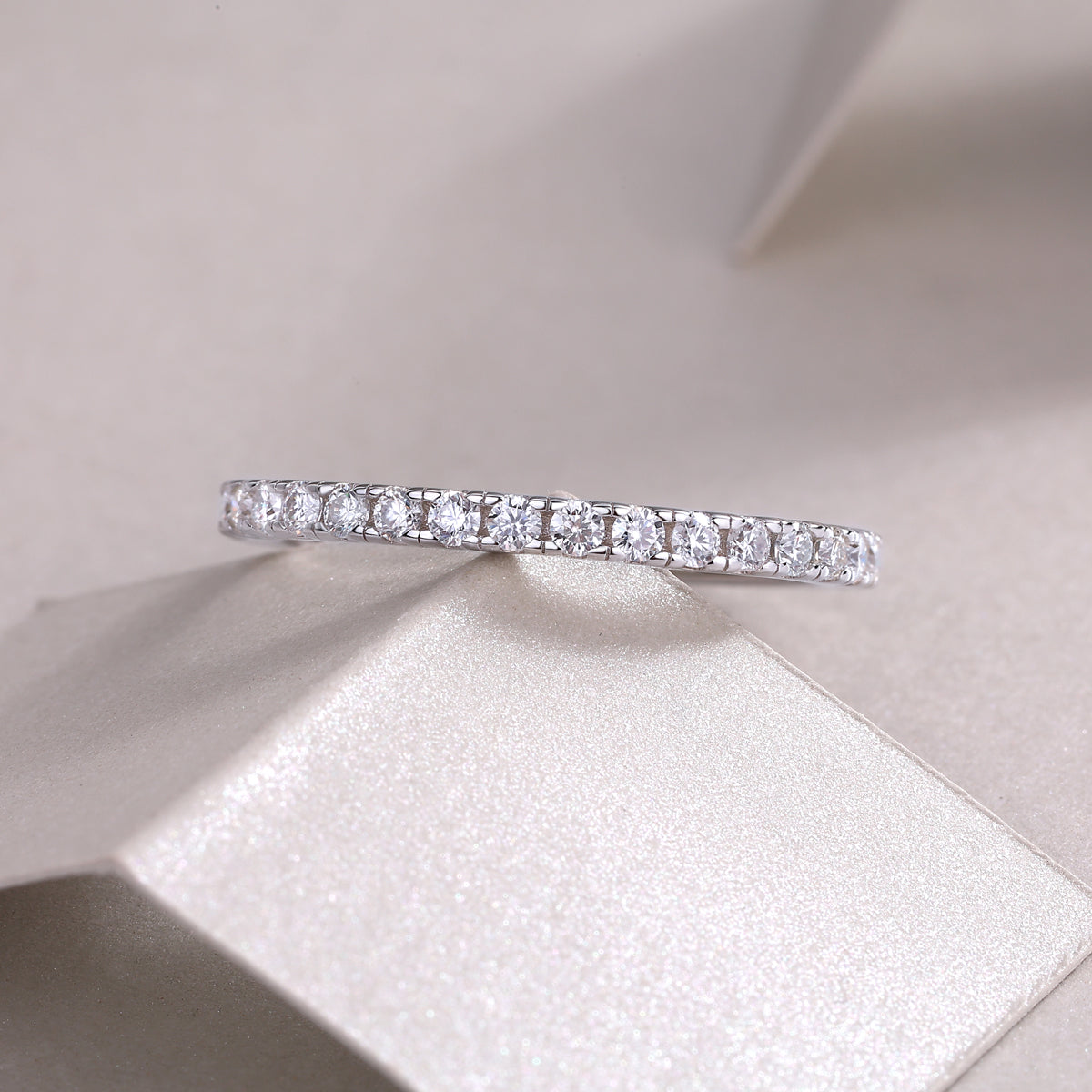 TAAZLUXE™ Eternity Ring with Moissanites - Silver
