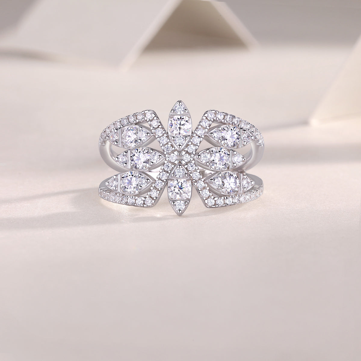 TAAZLUXE™ Ring with Moissanites - Silver