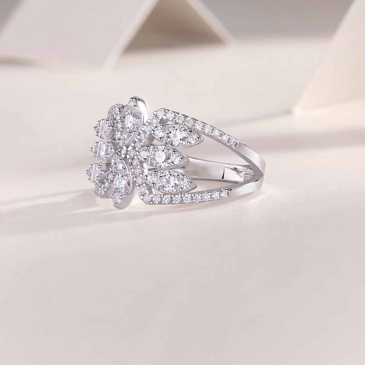 TAAZLUXE™ Ring with Moissanites - Silver