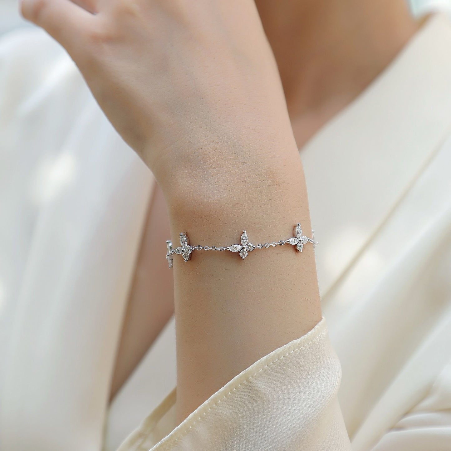 TAAZLUXE™ Butterfly Bracelet with Moissanites - 18K White Gold Vermeil