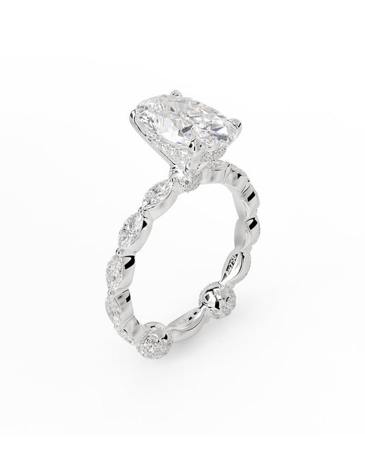 Queen - 18K Gold, Oval Diamond, Marquise Diamonds on the side, Lab Grown Diamonds