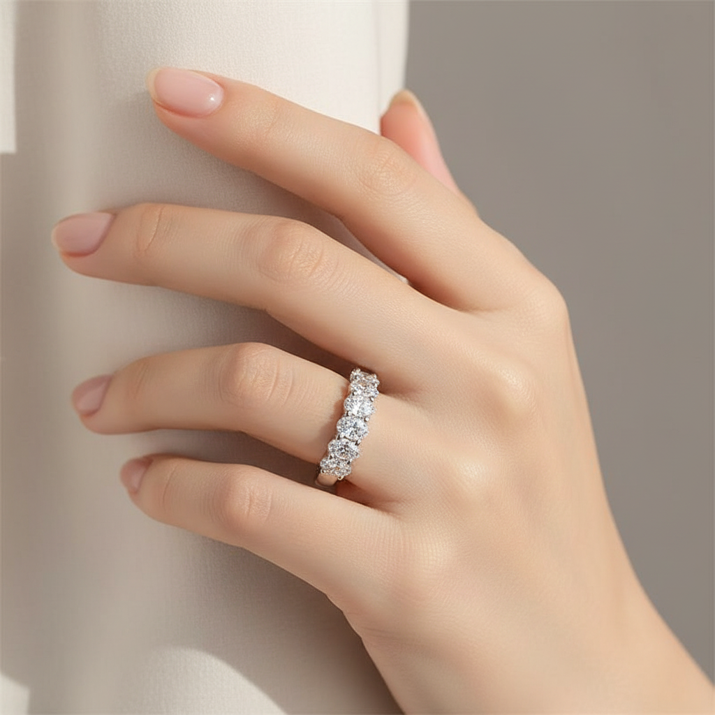 Classy Model Seven-Stone - Light Neutral