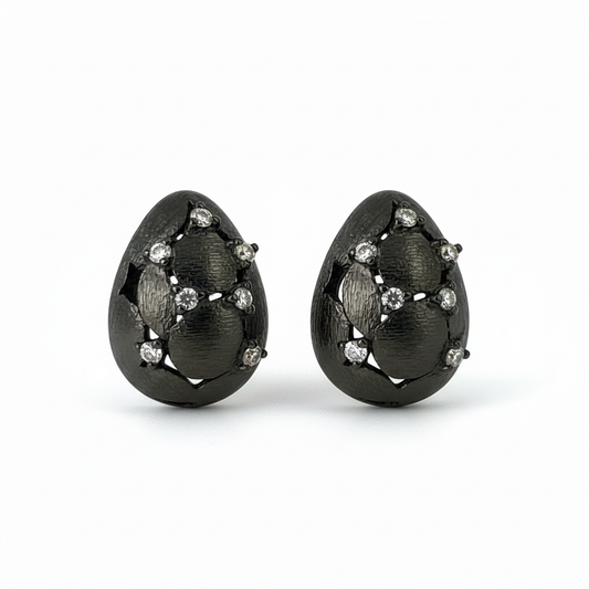 Teardrop Studs Black - Front